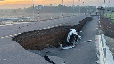 Hiện trường vụ sụt lún đường ở Tây Ninh 