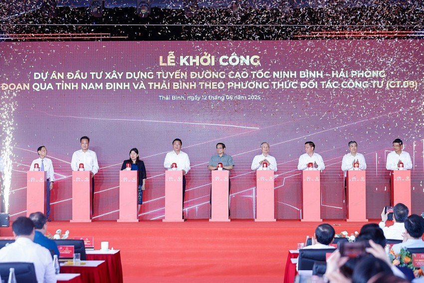 Thủ tướng đề nghị phấn đấu hoàn thành dự án cao tốc qua Nam Định, Thái Bình trong năm 2026