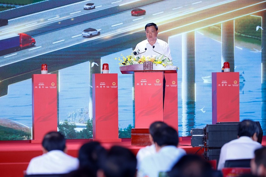 Thủ tướng đề nghị phấn đấu hoàn thành dự án cao tốc qua Nam Định, Thái Bình trong năm 2026