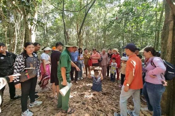 Địa đạo Củ Chi là điểm đến thu hút nhiều du khách đến thăm.