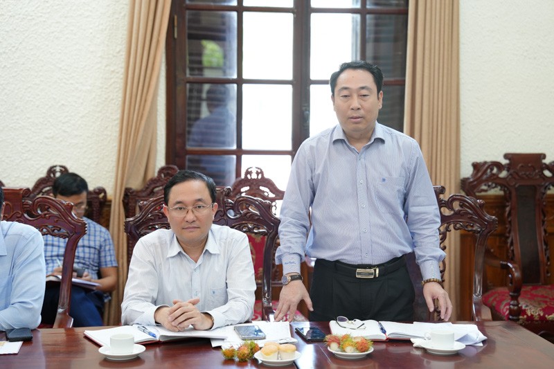 Cục trưởng Cục PBGDPL &amp;amp;amp;amp; TGPL ph&aacute;t biểu tại buổi l&agrave;m việc.