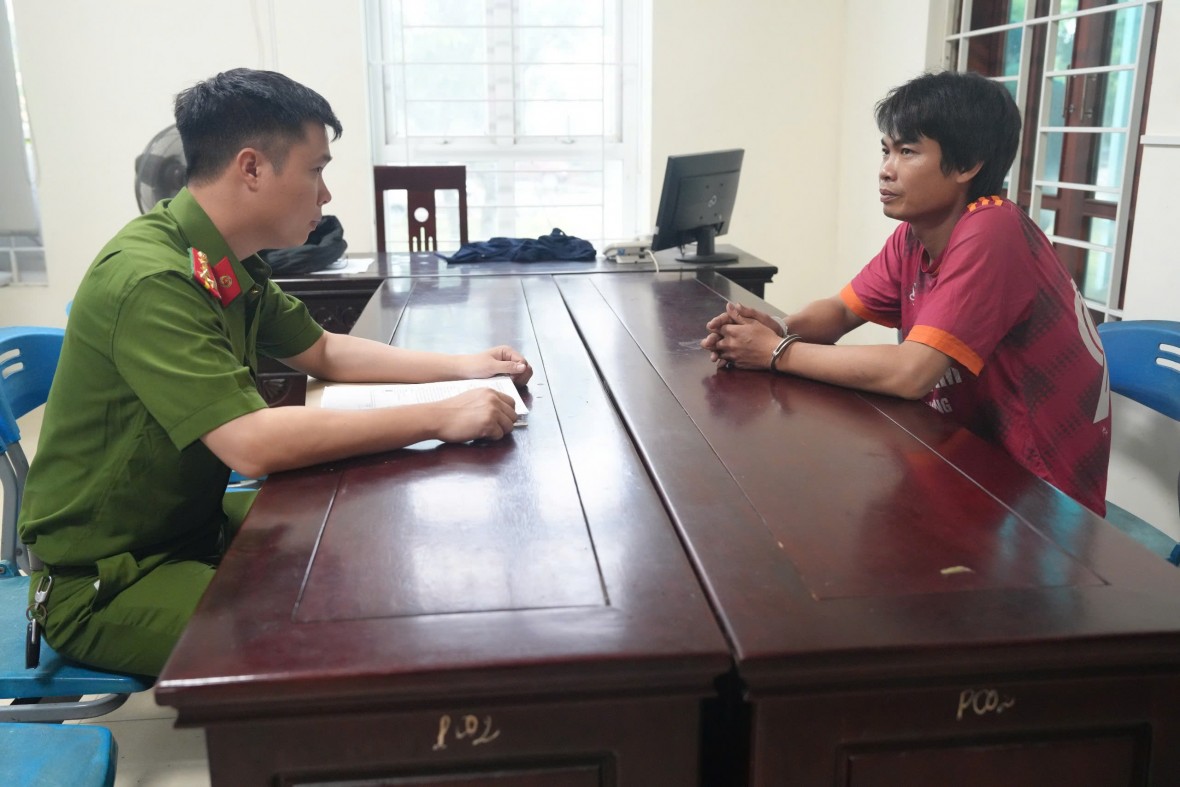 Lấy lời khai đối tượng - Công an Nghệ An. cướp