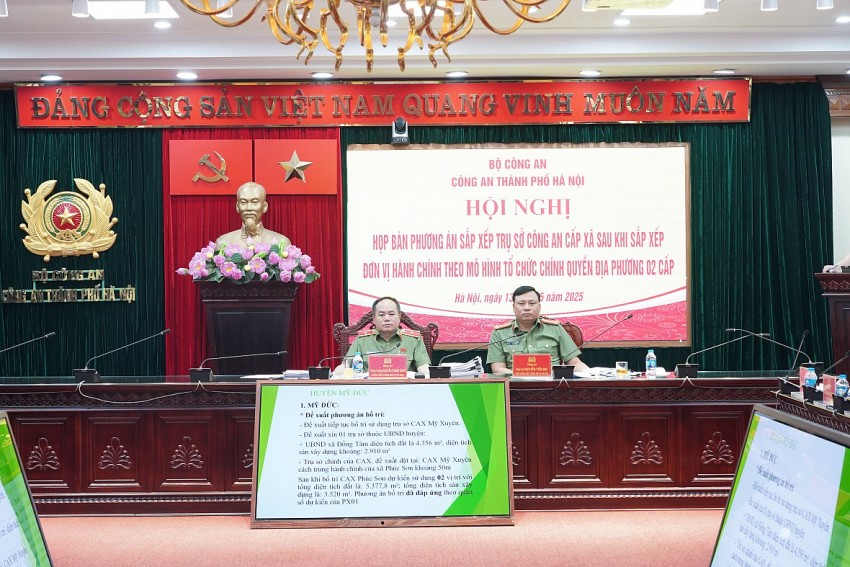 Thiếu tướng Nguyễn Thanh Tùng – Giám đốc CATP chủ trì Hội nghị, Đại tá Nguyễn Tiến Đạt – Phó Giám đốc CATP. Thiếu tướng Nguyễn Thanh Tùng – Giám đốc CATP chủ trì Hội nghị, Đại tá Nguyễn Tiến Đạt – Phó Giám đốc CATP.