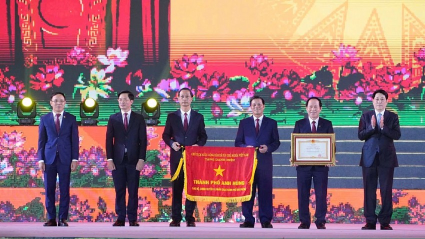 Hải Phòng nhận danh hiệu Thành phố Anh hùng