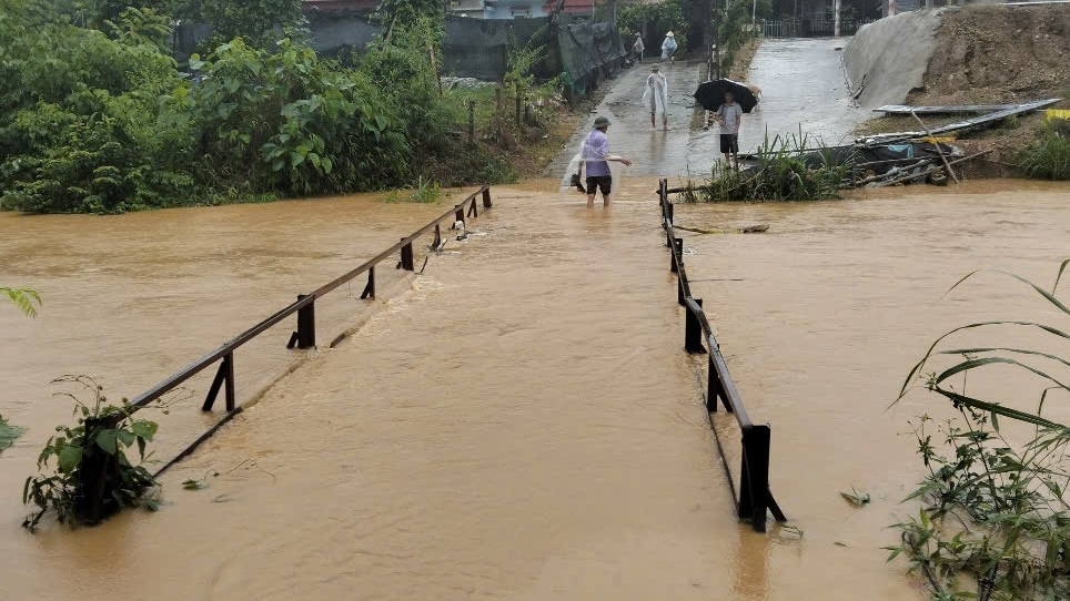 Yên Bái: Hiểm họa cây cầu xuống cấp, người dân lo lắng, bất an