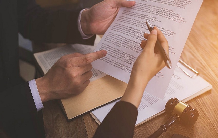 Sử dụng hàng tấn nguyên liệu hết hạn để sản xuất, một công ty bị xử phạt gần 3 tỷ đồng. (Ảnh minh hoạ)