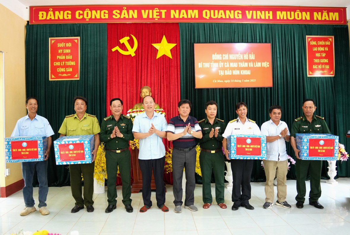 Lãnh đạo Cà Mau khảo sát, làm việc với các lực lượng làm nhiệm vụ trên tuyến biên giới