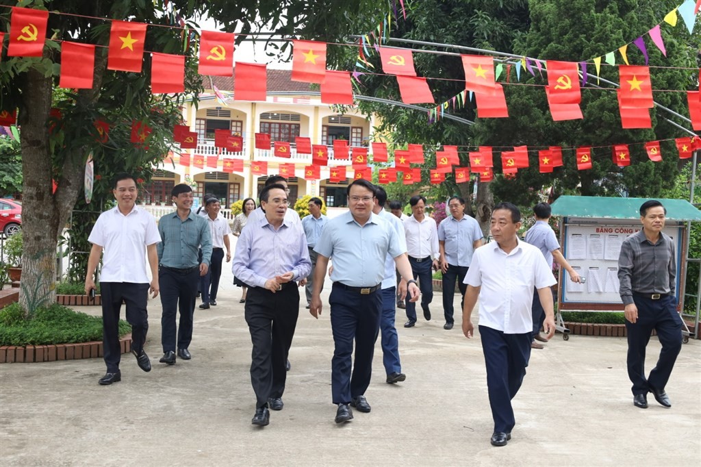 Lãnh đạo tỉnh Nghệ An thẩm tra huyện Nam Đàn đạt chuẩn nông thôn mới nâng cao.