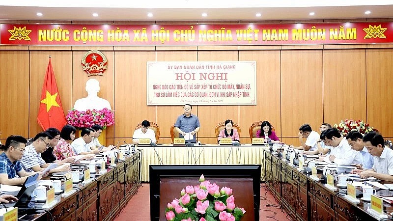 Hơn 54% cán bộ làm việc tại Hà Giang sau khi sáp nhập hai tỉnh làm một Hơn 54% cán bộ làm việc tại Hà Giang sau khi sáp nhập hai tỉnh làm một