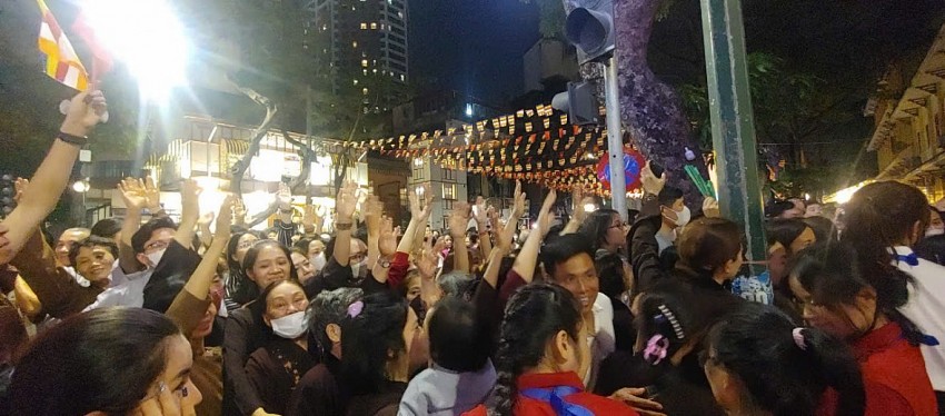 Hàng ngàn Phật tử hoan hỉ 