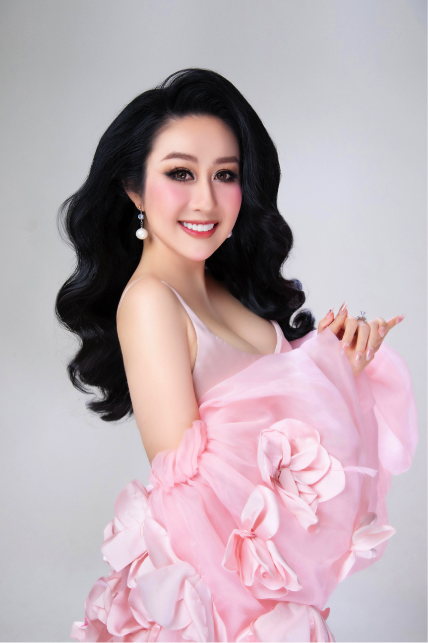 Nhà báo Huỳnh Ngọc Kim Trang - Trưởng BTC cuộc thi.