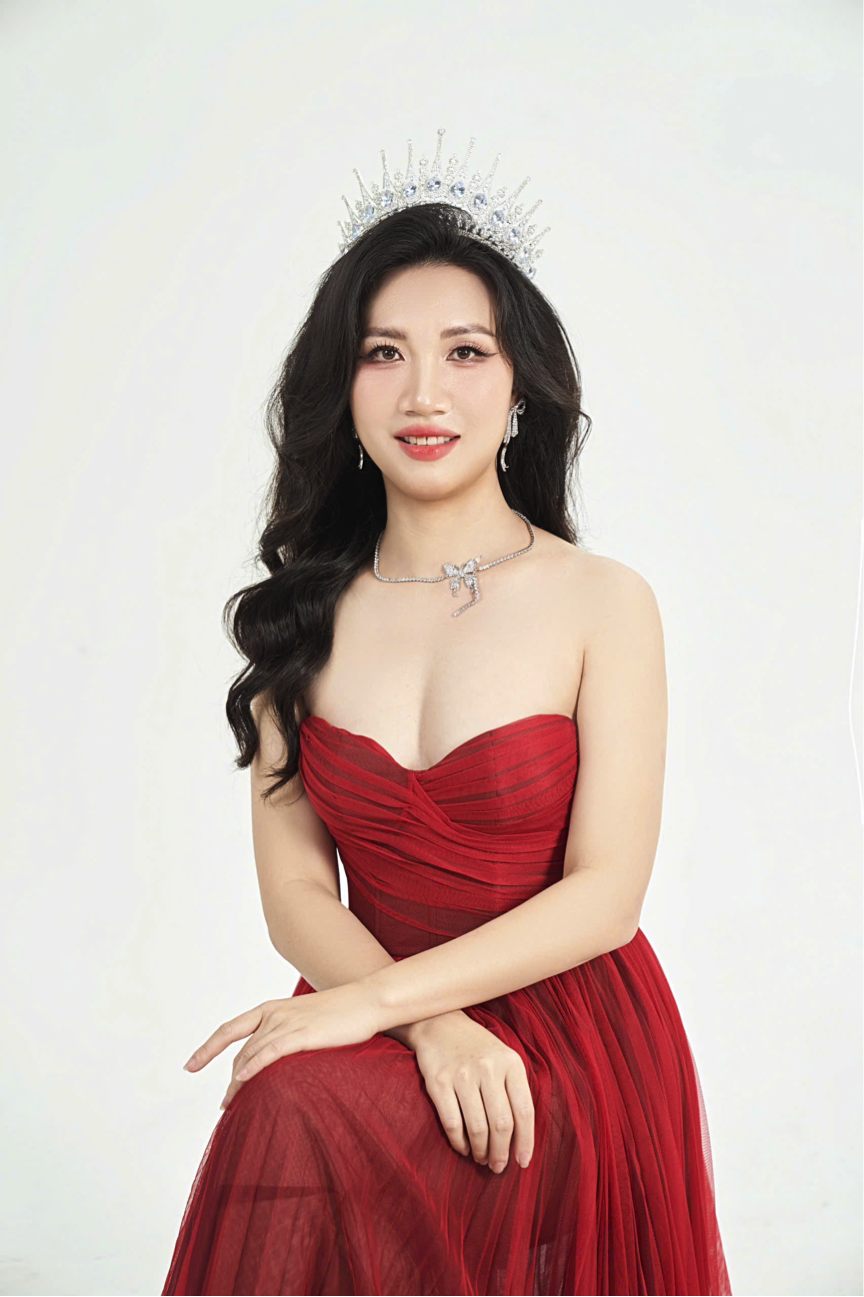 Th.S, Á hậu Nguyễn Hằng - Phó BTC cuộc thi.