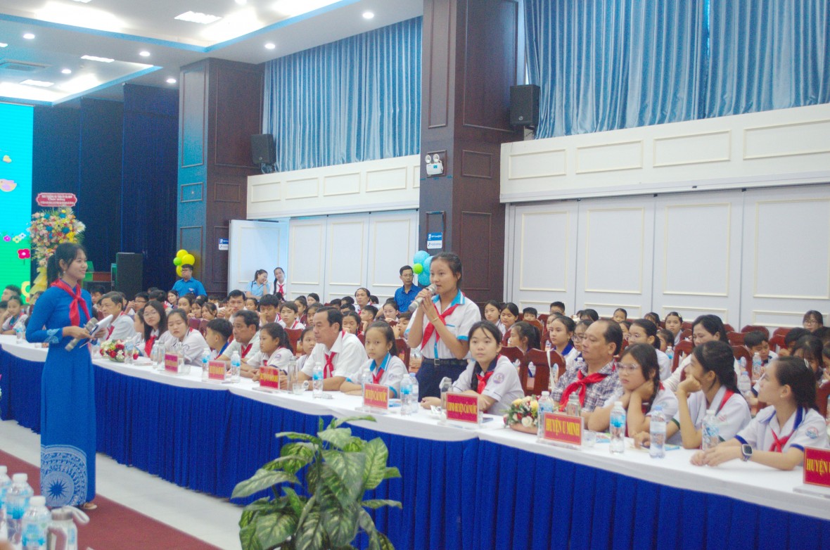 Lãnh đạo tỉnh Cà Mau gặp gỡ, lắng nghe  tâm tư của thiếu nhi