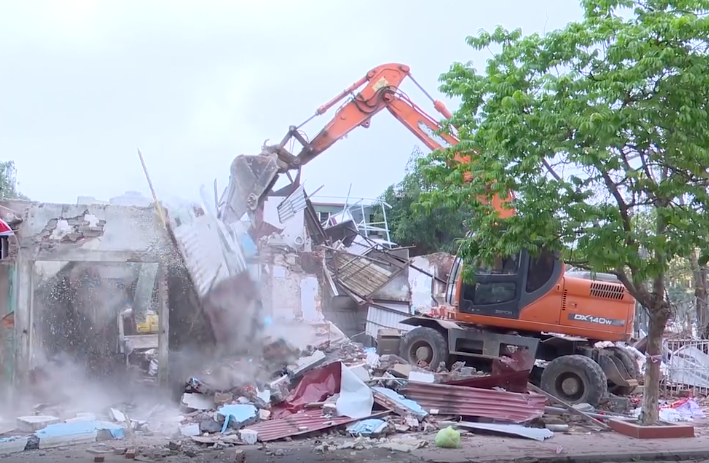 UBND quận Kiến An vẫn tiến hành cưỡng chế bấp chấp người dân có đơn xin tự tháo dỡ.