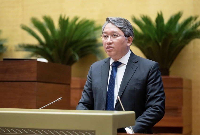 Bộ trưởng Bộ Tư pháp Nguyễn Hải Ninh trình bày nội dung Chính phủ đề xuất thẩm quyền mới cho cấp xã. Ảnh: Media Quốc hội Bộ trưởng Bộ Tư pháp Nguyễn Hải Ninh trình bày nội dung Chính phủ đề xuất thẩm quyền mới cho cấp xã. Ảnh: Media Quốc hội