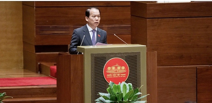 Chủ nhiệm Ủy ban Pháp luật và Tư pháp Hoàng Thanh Tùng trình bày báo cáo thẩm tra. Ảnh: Media Quốc hội Chủ nhiệm Ủy ban Pháp luật và Tư pháp Hoàng Thanh Tùng trình bày báo cáo thẩm tra. Ảnh: Media Quốc hội