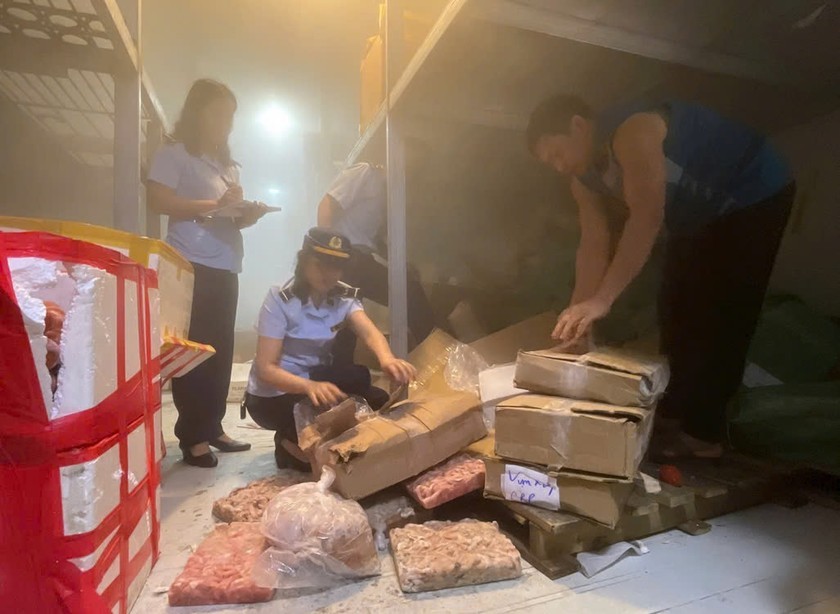 Quảng Ninh: Tạm giữ hơn 2 tấn thực phẩm không rõ nguồn gốc