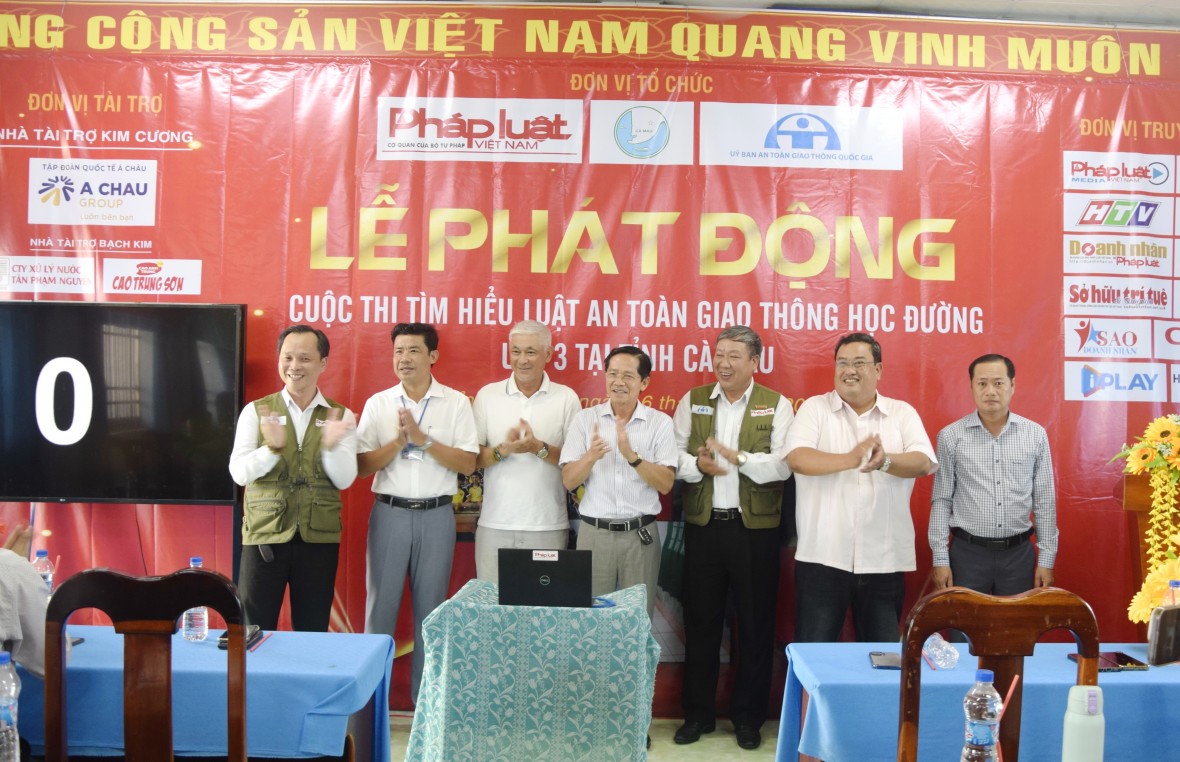 Lễ phát động Cuộc thi trực tuyến ATGT và đưa nước sạch đến học đường ở Cà Mau