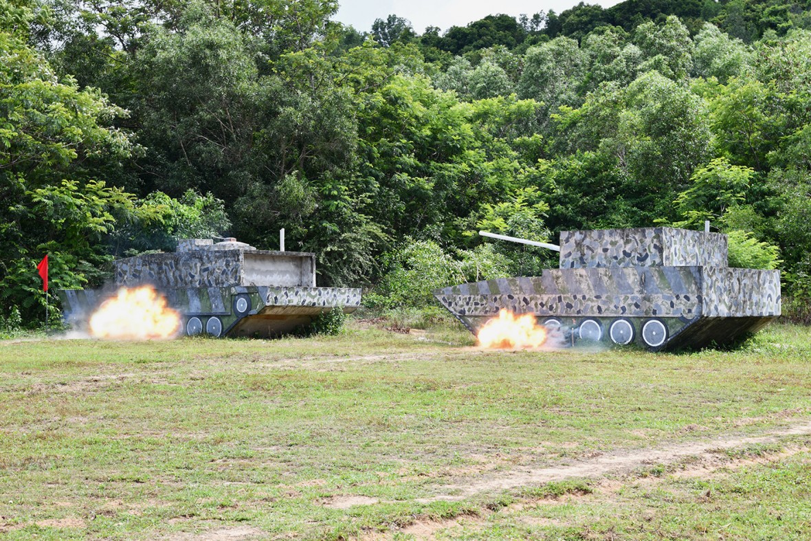 Chiến sĩ mới Bộ Tư lệnh Vùng 5 Hải quân thực hành “3 tiếng nổ” Chiến sĩ mới Bộ Tư lệnh Vùng 5 Hải quân thực hành “3 tiếng nổ”