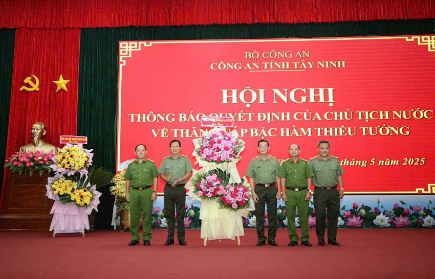 Công bố quyết định thăng cấp bậc hàm Thiếu tướng cho Giám đốc Công an tỉnh Tây Ninh