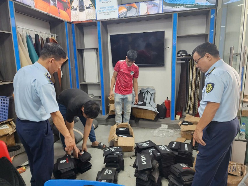 Hà Nội phát hiện 1.050 vụ buôn lậu, gian lận thương mại trong 4 tháng đầu năm Hà Nội phát hiện 1.050 vụ buôn lậu, gian lận thương mại trong 4 tháng đầu năm