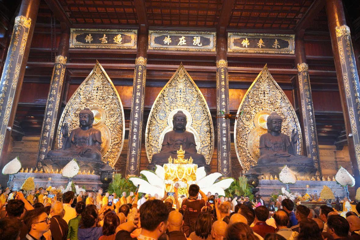 Xá lợi Phật được ngự tại điện Tam Thế