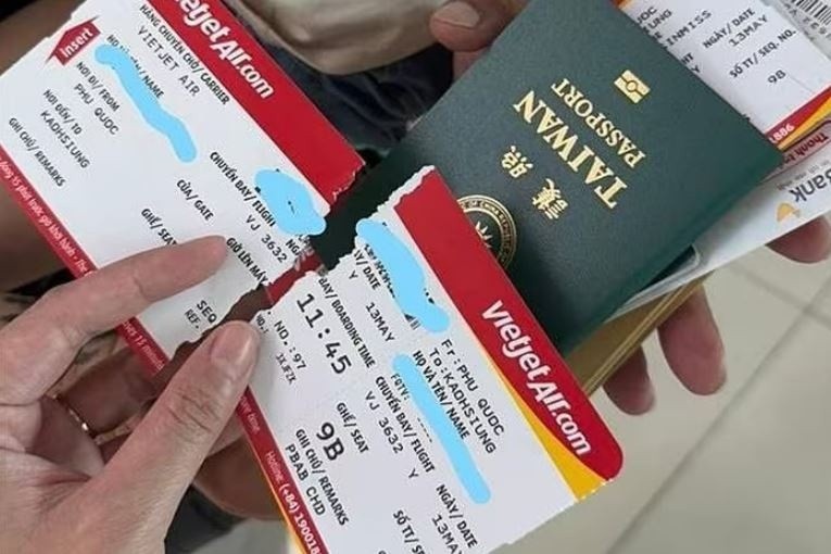 Vé máy bay của du khách người Đài Loan bị nhân viên được cho là thuộc bộ phận an ninh tại sân bay Phú Quốc xé