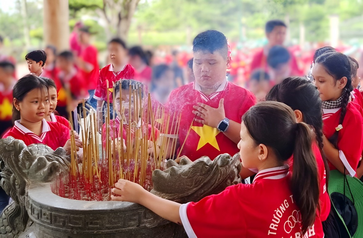 Về Bạc Liêu thăm 
