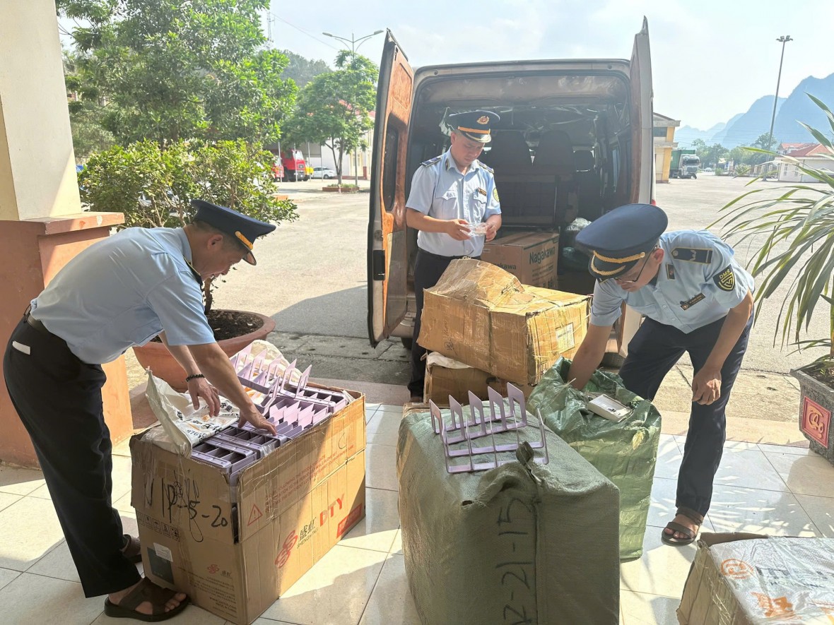 Cao điểm truy quét buôn lậu, hàng giả và xâm phạm sở hữu trí tuệ trên phạm vi toàn quốc Cao điểm truy quét buôn lậu, hàng giả và xâm phạm sở hữu trí tuệ trên phạm vi toàn quốc