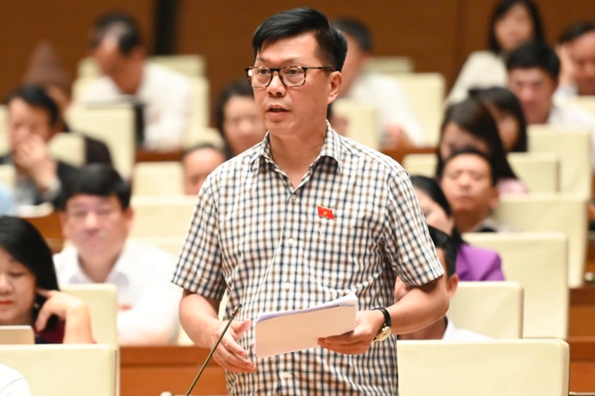 Đại biểu Quốc hội Lý Văn Huấn (Ảnh: Hồng Phong).