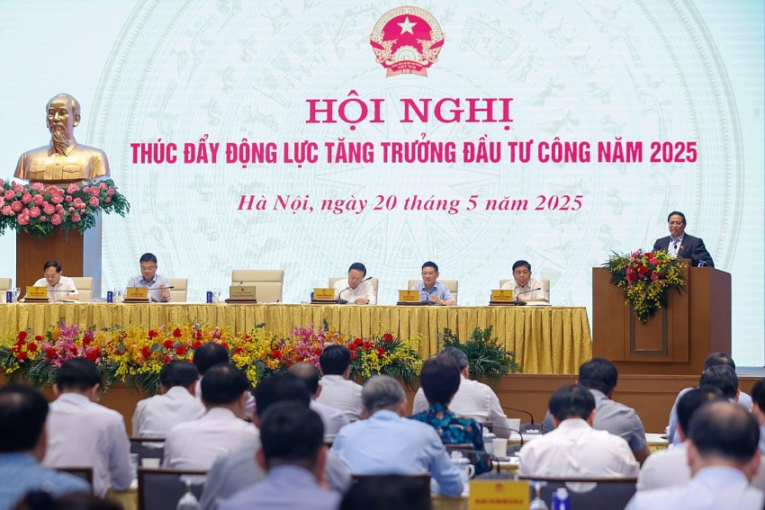 Thủ tướng Phạm Minh Chính chủ trì Hội nghị thúc đẩy động lực tăng trưởng đầu tư công năm 2025 - Ảnh: VGP