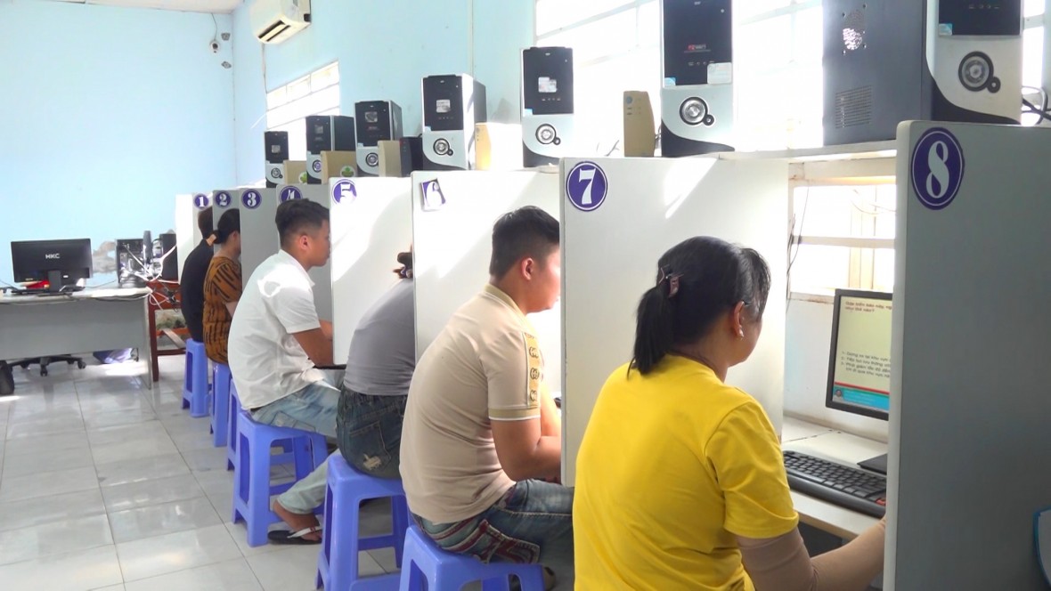 Cà Mau tổ chức thi sát hạch lái xe sau hơn 2 tháng tạm hoãn