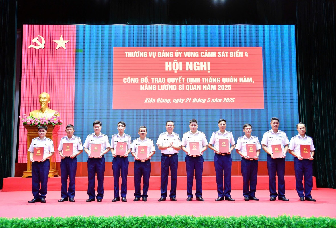 Bộ Tư lệnh Vùng Cảnh sát biển 4 trao quyết định thăng quân hàm, nâng lương sĩ quan năm 2025 Bộ Tư lệnh Vùng Cảnh sát biển 4 trao quyết định thăng quân hàm, nâng lương sĩ quan năm 2025