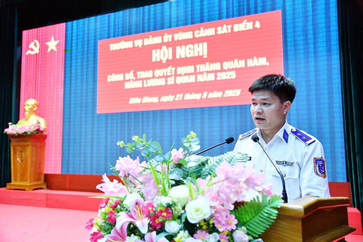 Bộ Tư lệnh Vùng Cảnh sát biển 4 trao quyết định thăng quân hàm, nâng lương sĩ quan năm 2025 Bộ Tư lệnh Vùng Cảnh sát biển 4 trao quyết định thăng quân hàm, nâng lương sĩ quan năm 2025