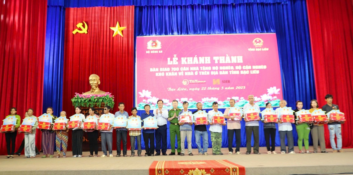 Khánh thành bàn giao 700 căn nhà cho hộ nghèo, hộ cận nghèo ở Bạc Liêu