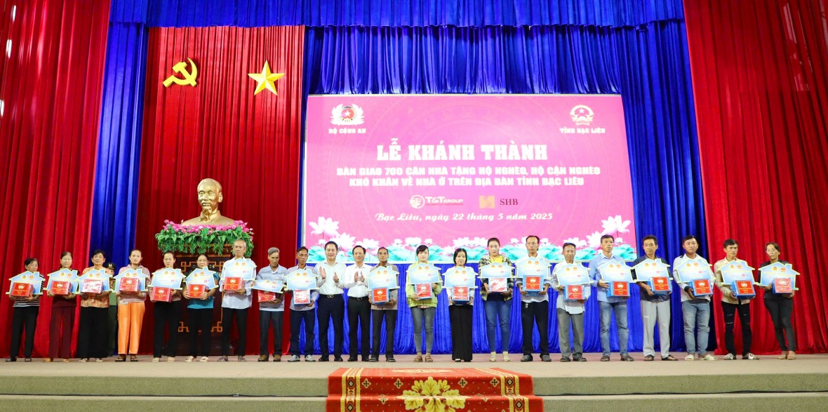 Khánh thành bàn giao 700 căn nhà cho hộ nghèo, hộ cận nghèo ở Bạc Liêu