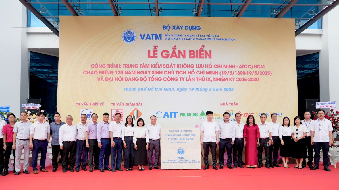 Gắn biển cụm công trình chào mừng Đại hội Đảng bộ Tổng công ty Quản lý bay Việt Nam