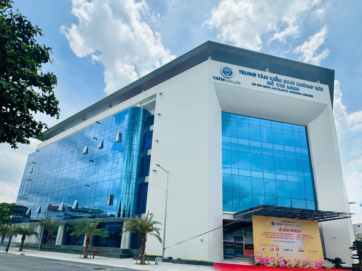 Gắn biển cụm công trình chào mừng Đại hội Đảng bộ Tổng công ty Quản lý bay Việt Nam