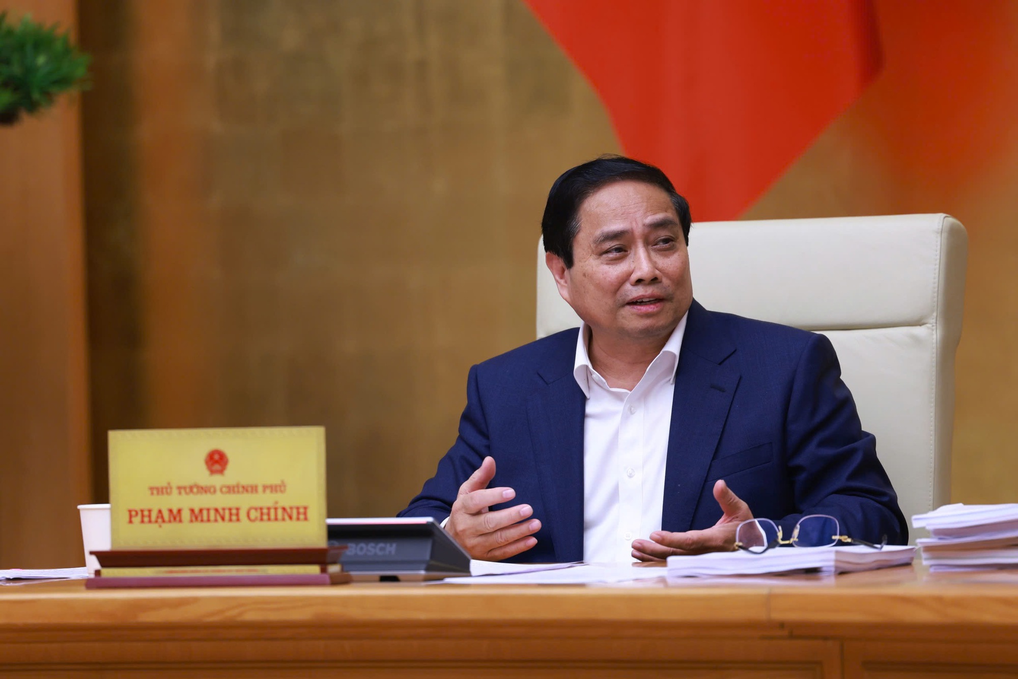 Thủ tướng: Quyết tâm cơ bản hoàn thành tháo gỡ 'điểm nghẽn' thể chế ngay trong năm 2025- Ảnh 1.