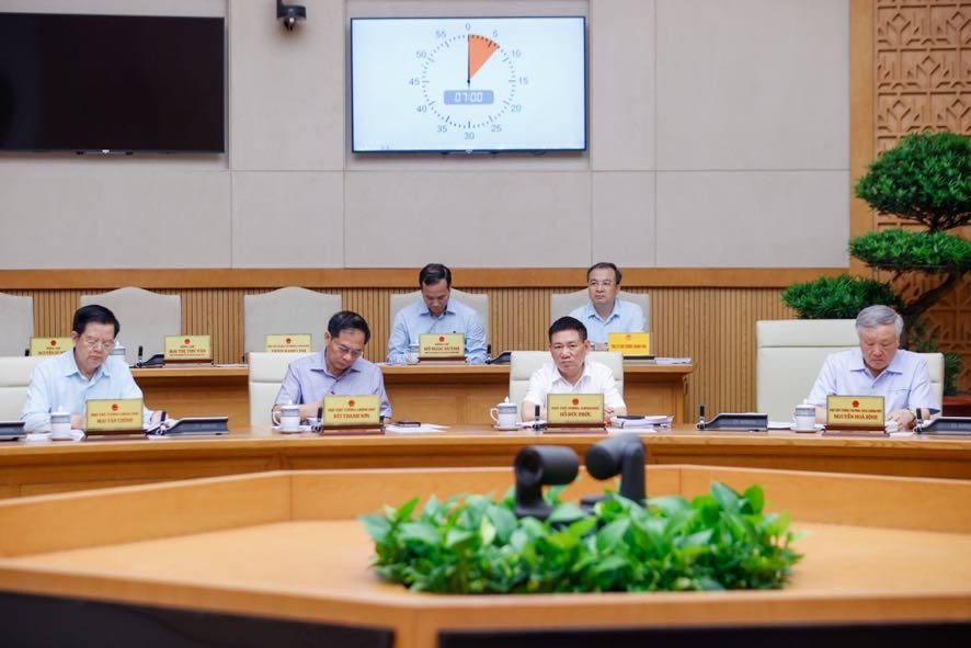 Thủ tướng: Quyết tâm cơ bản hoàn thành tháo gỡ 'điểm nghẽn' thể chế ngay trong năm 2025- Ảnh 3.