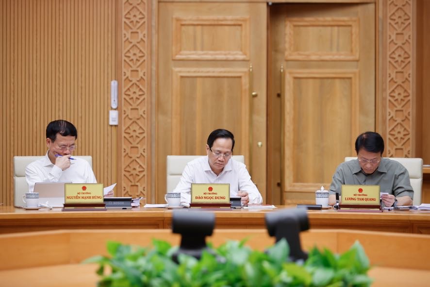 Thủ tướng: Quyết tâm cơ bản hoàn thành tháo gỡ 'điểm nghẽn' thể chế ngay trong năm 2025- Ảnh 5.