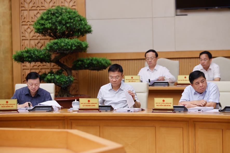 Thủ tướng: Quyết tâm cơ bản hoàn thành tháo gỡ 'điểm nghẽn' thể chế ngay trong năm 2025- Ảnh 4.