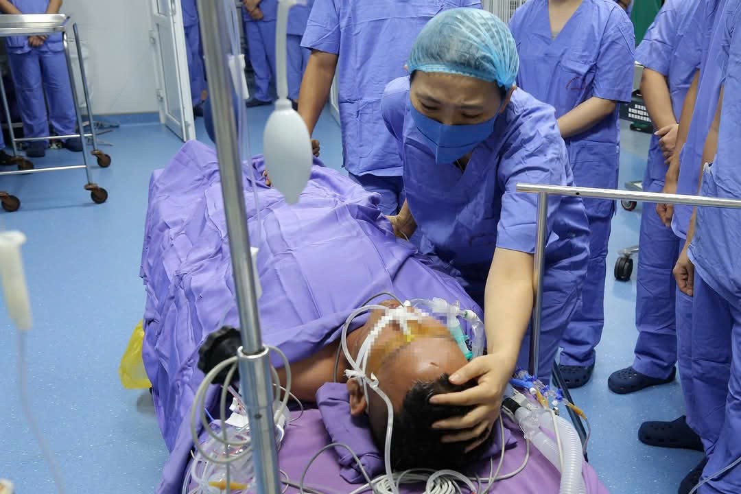 Bảy sự sống được hồi sinh sau khi người chồng của 1 nhân viên y tế tại Quảng Ninh chết não