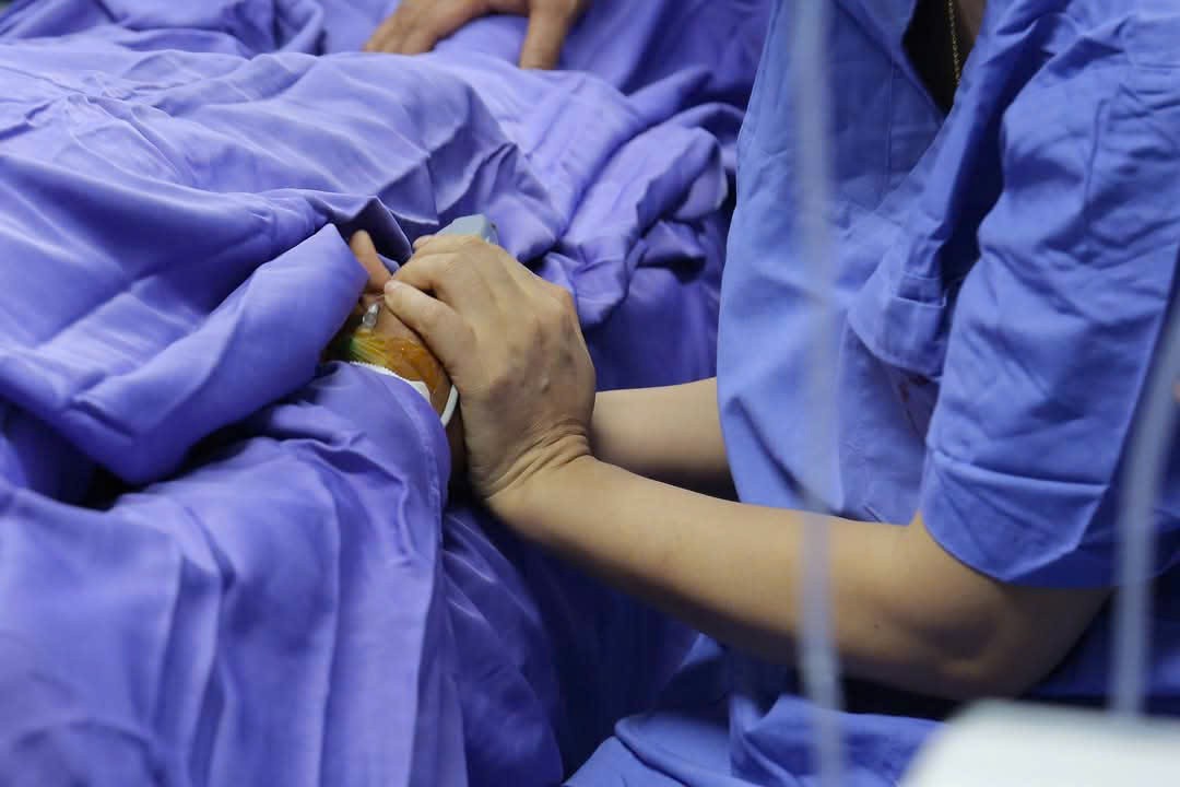 Bảy sự sống được hồi sinh sau khi người chồng của 1 nhân viên y tế tại Quảng Ninh chết não