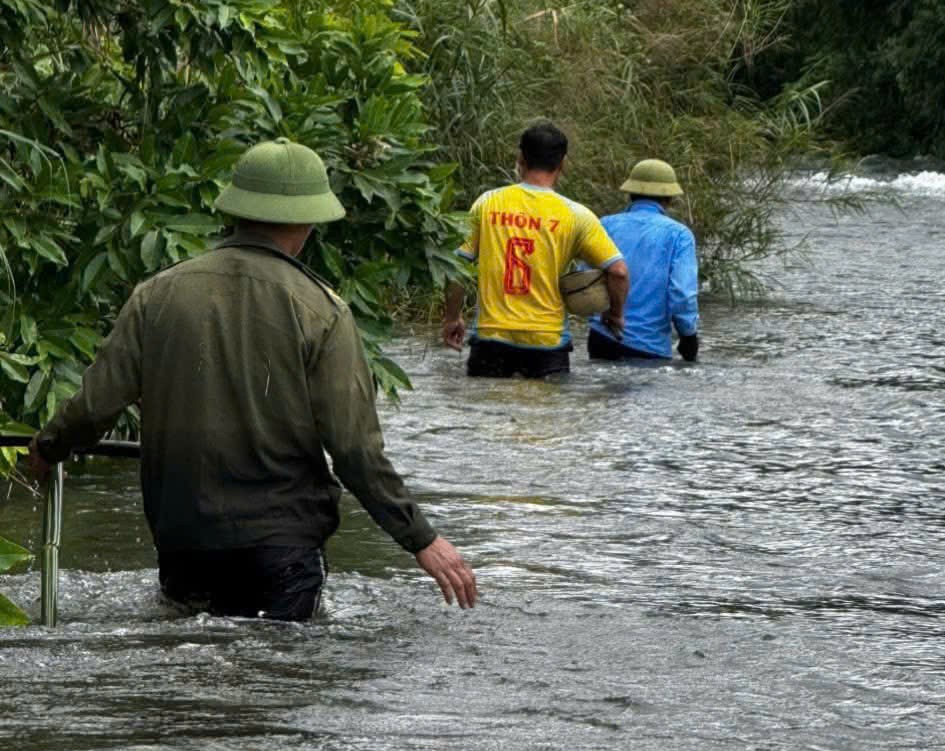 Quảng Ninh: Tiếp tục tìm kiếm nạn nhân cuối cùng mất tích do lũ cuốn ở Hải Hà