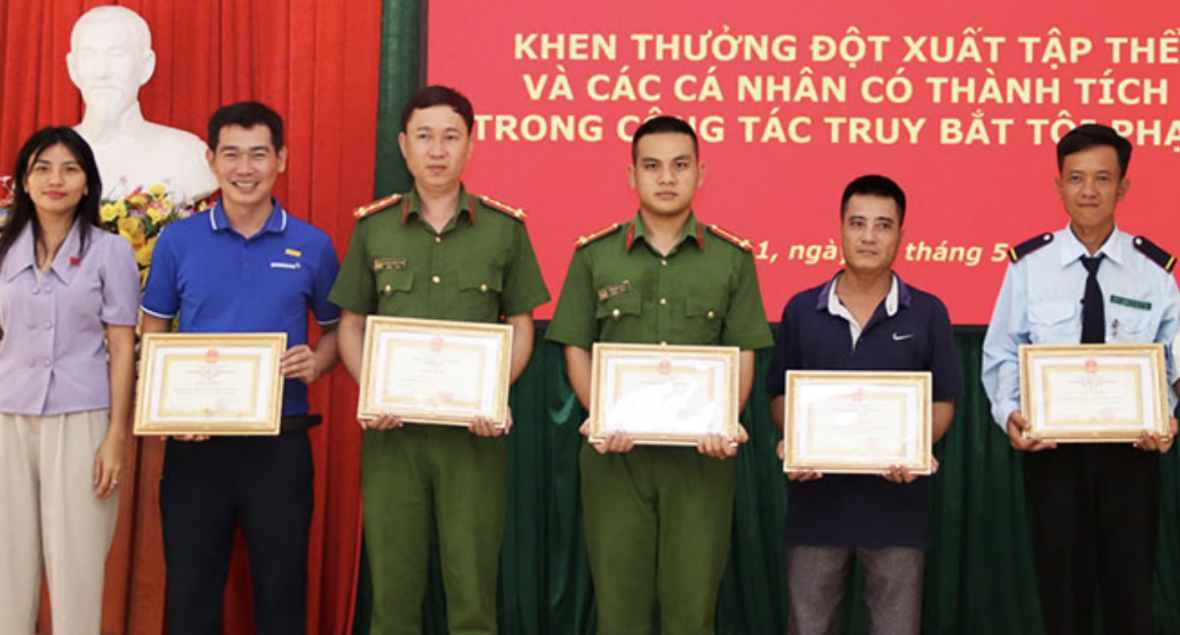 Khen thưởng công an và người dân bắt kẻ cướp ngân hàng ở Bà Rịa - Vũng Tàu