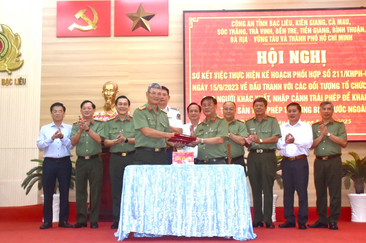 Công an 10 tỉnh, thành phố phía Nam tăng cường công tác phối hợp chống khai thác IUU