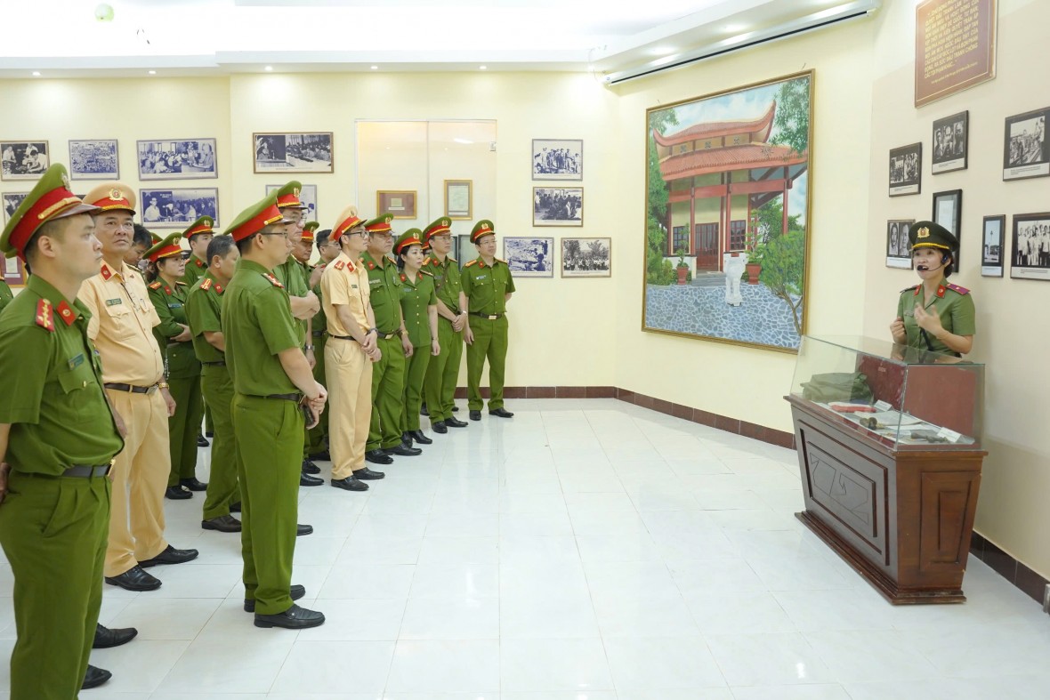 Cụm thi đua số 05 - Bộ Công an tổ chức về nguồn tại Cà Mau