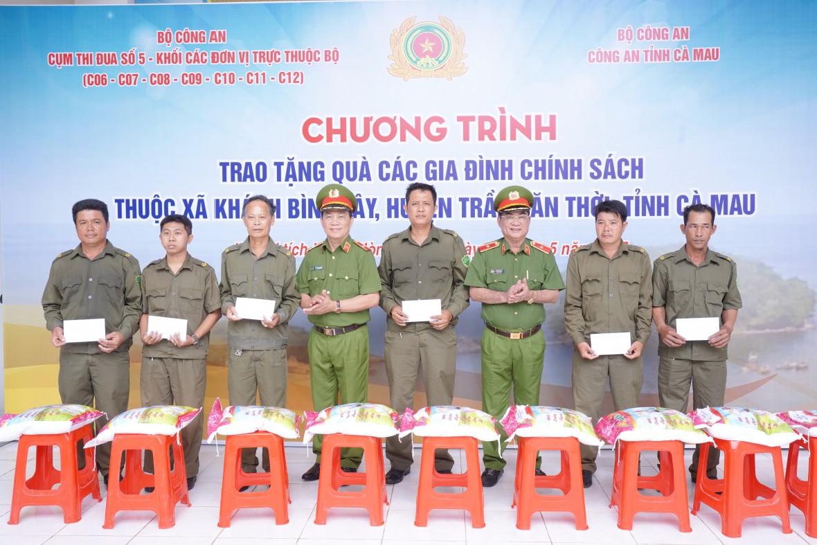 Cụm thi đua số 05 - Bộ Công an tổ chức về nguồn tại Cà Mau