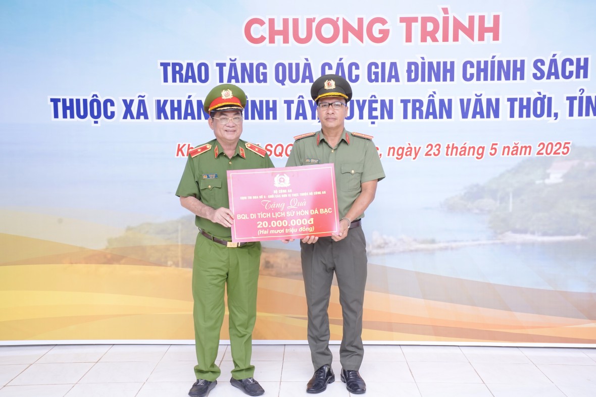 Cụm thi đua số 05 - Bộ Công an tổ chức về nguồn tại Cà Mau